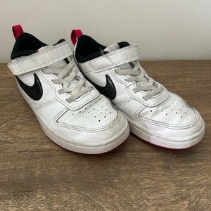 Girls Nike court boroughs